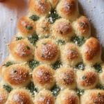 Cheesy Pull-Apart Christmas Tree Bread